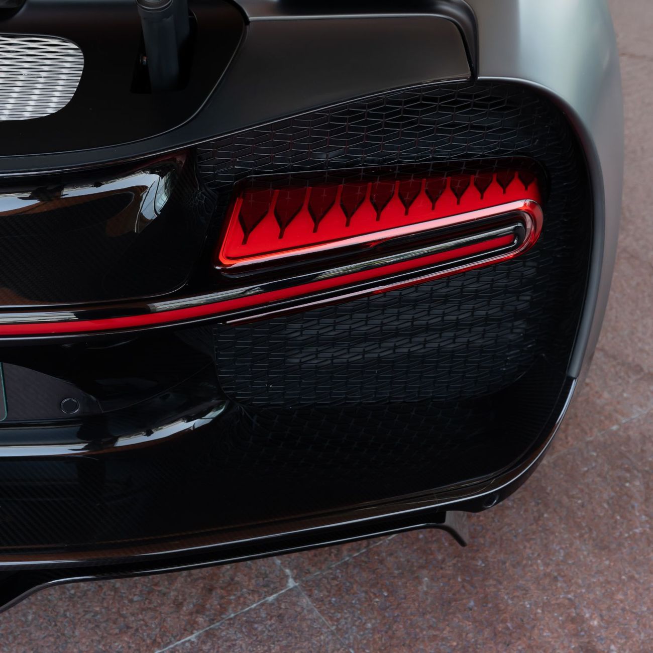 بوغاتي شيرون 2021 BUGATTI CHRION LES LEGANDS DU CIEL ( 1 OF 20 ) DONE 6000KM ( 4 YEARS WARRANTY+ SERVICE )