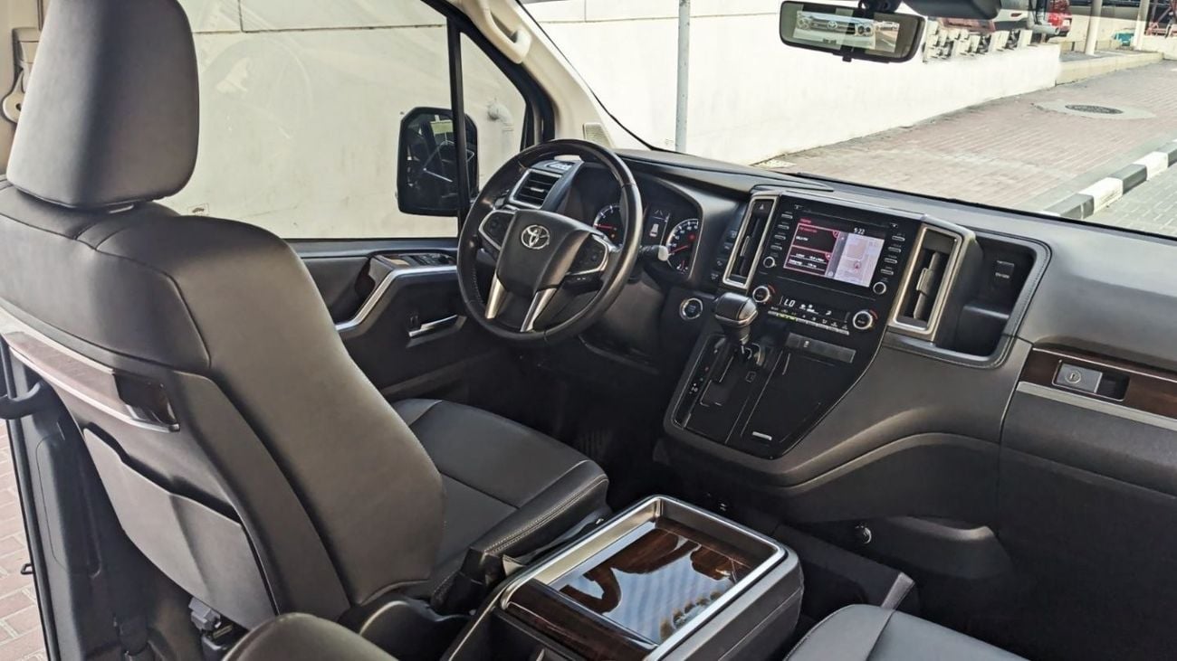 Toyota Granvia Premium 3.5L-6CYL Excellent Condition GCC Specs