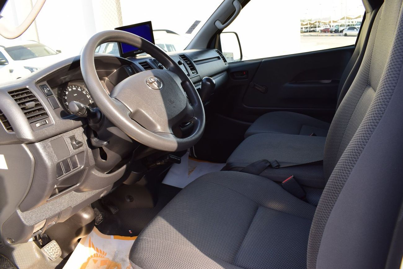 Toyota Hiace GL - Standard Roof Toyota Hiace Std Roof Van, model:2021. free of accident with low mileage