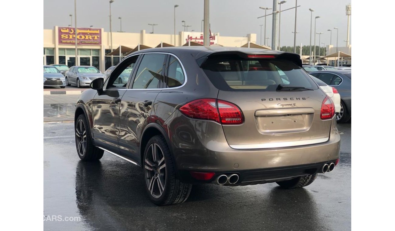 Porsche Cayenne Porsche Cayenne model 2011 GCC car prefect condition full option panoramic roof leather seats back c