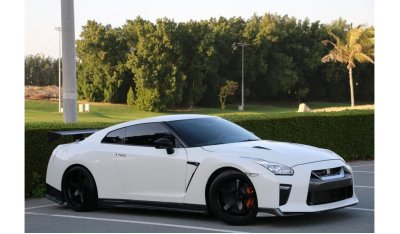 Nissan GT-R Std NISSAN GTR 2015 GCC BODYKIT 2017 GOOD CONDITION