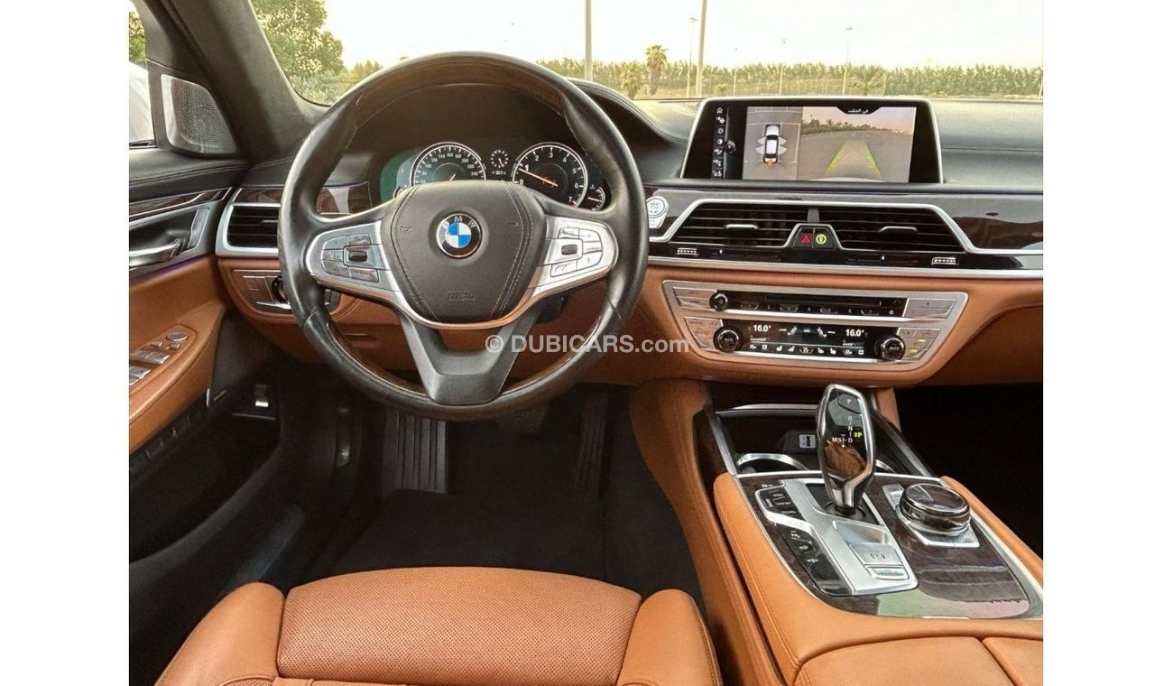 BMW 750Li Luxury Executive BMW 750LI XDrive 2017 GCC V8 4.4L Full option // Perfect condition // Under service
