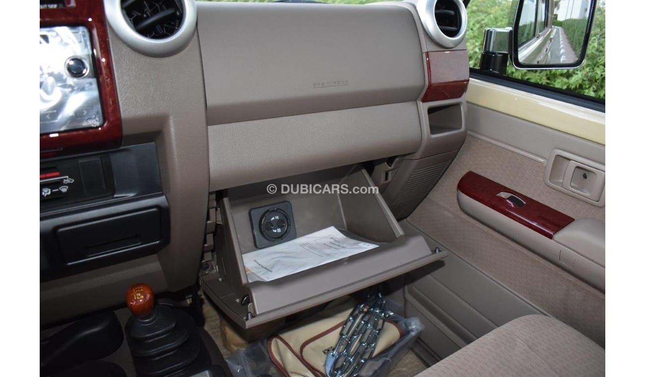 تويوتا لاند كروزر بيك آب 79 DOUBLE CABIN 4.0L PETROL MT