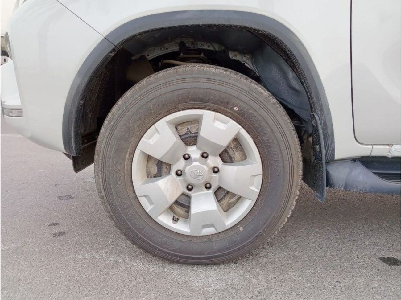 تويوتا فورتونر SR5 2023 A/T 4X4 , V4 2.7L Gasoline suv White color EXPORT ONLY