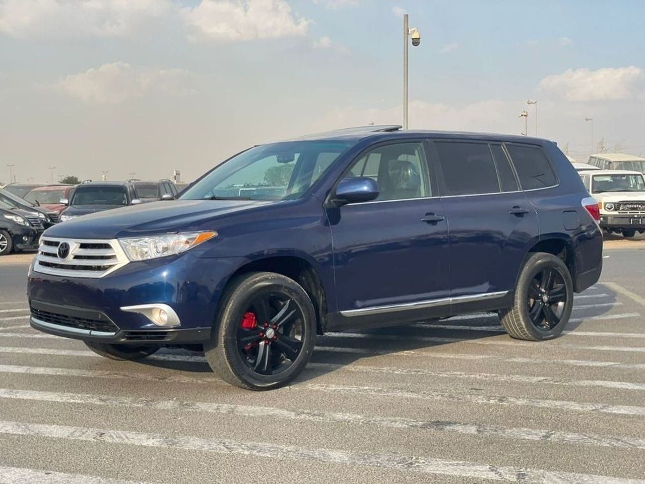 Toyota Highlander 2013 Toyota Highlander XLE+ 4x4 Full Option 7 Seater With Rear CAM & Rims - Canadian Specs - 145,000