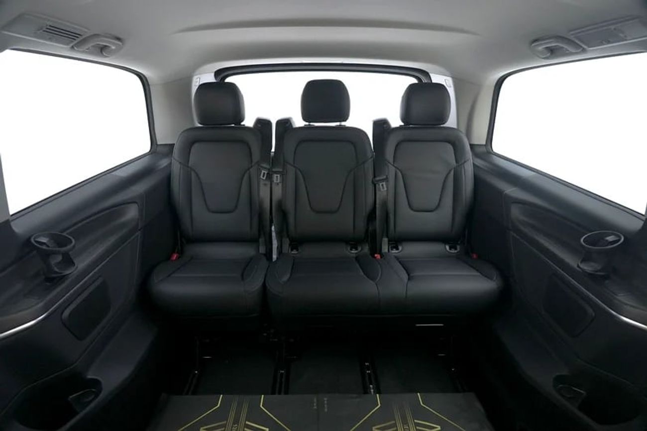 Mercedes Maybach V Class Maybach V300 AVANTGARDE | GCC 0km | Agency Warranty | 360 View | 64 colors Ambeint Lights