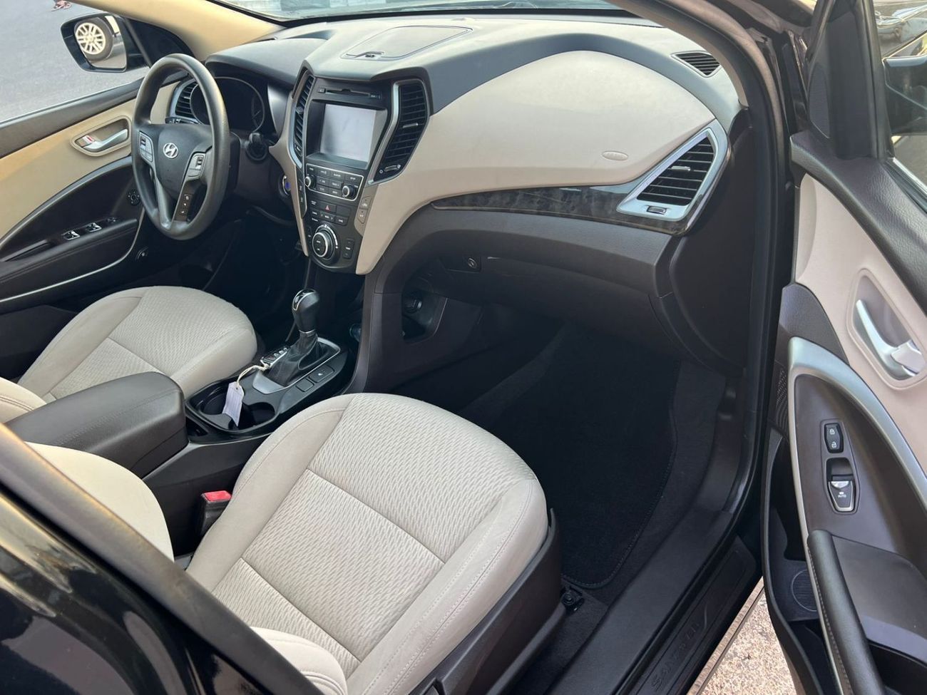 Hyundai Santa Fe 2018 Hyundai Santa Fe Sport 2.4L - V4 - REAR CAM - BIG SCREEN- PUSH START -