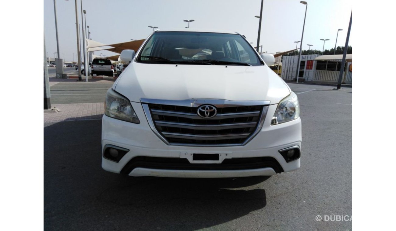 Toyota Innova gcc very celen car