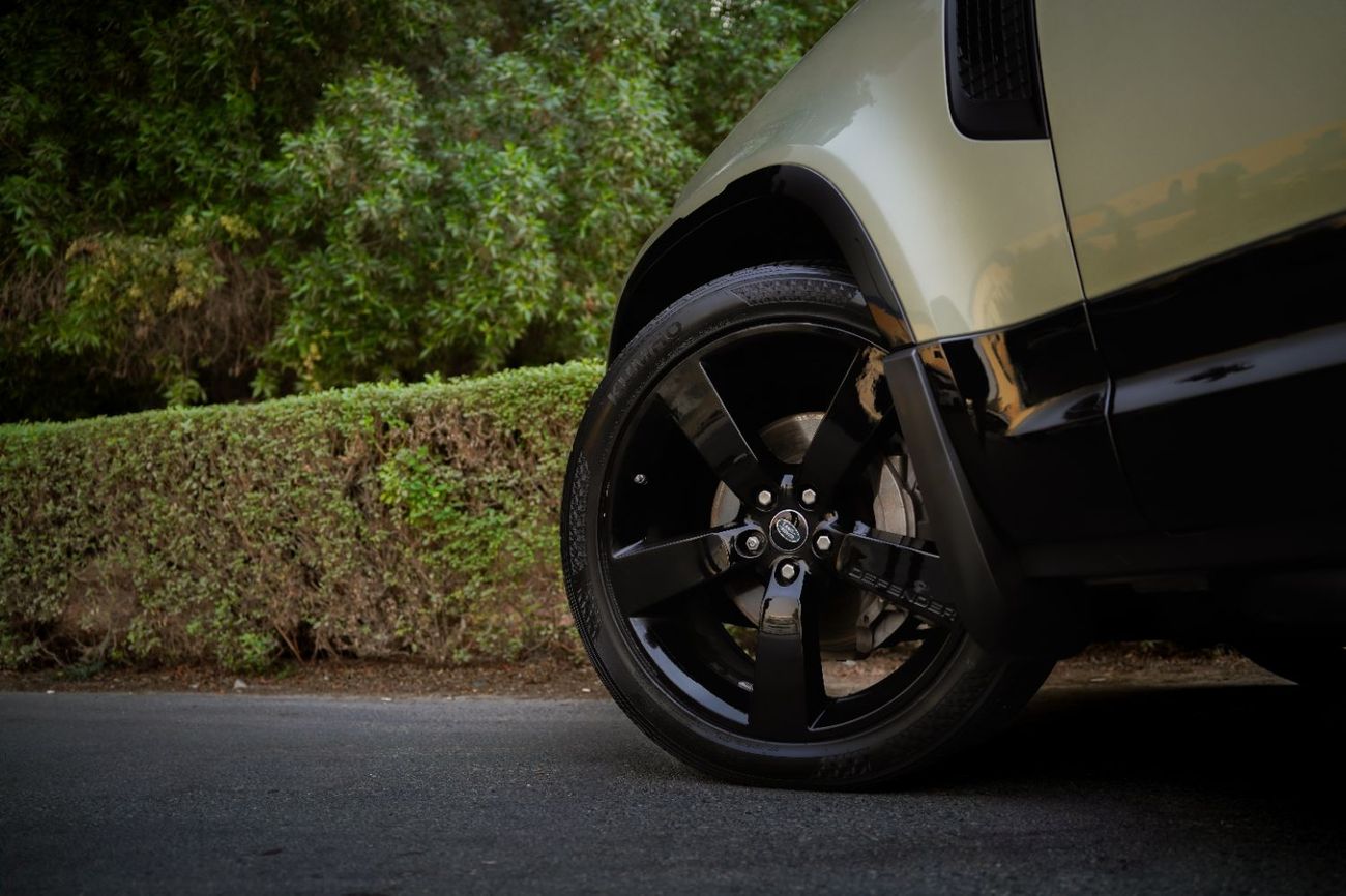 Land Rover Defender P400 110 X-Dynamic SE 3.0L (5 Seater)