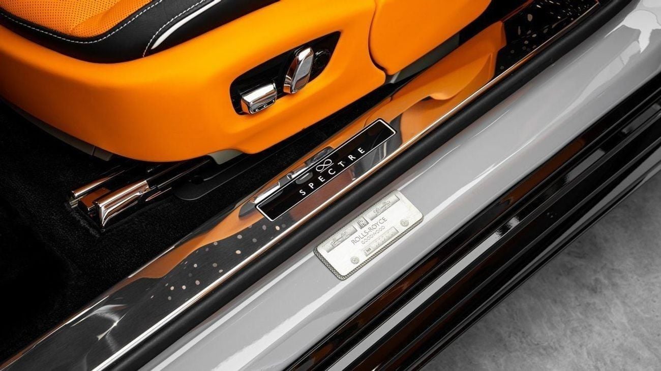 رولز رويس سبيكتر Black Badge - 2026 - GCC - Under Warranty and Service Contract