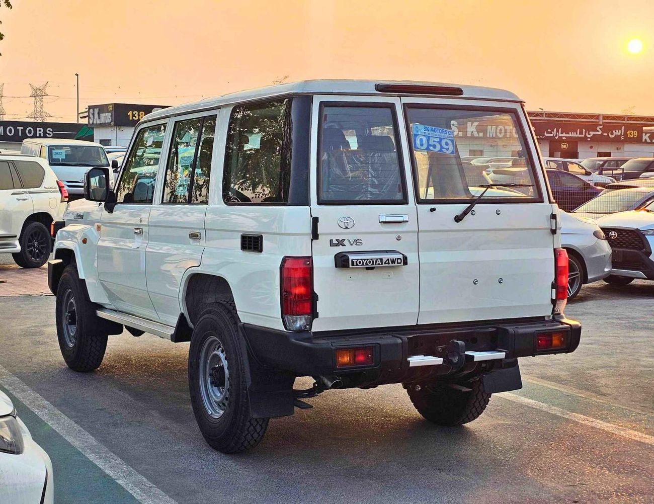 تويوتا لاند كروزر 70 LC76 LX /4.0L PETROL V6 M/T / CHROME HANDLE & MIRRORS / REAR CAMERA (CODE # 76PME)