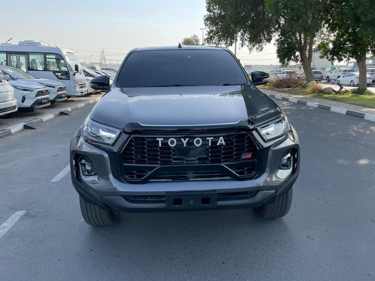 تويوتا هيلوكس diesel 2.8 liter automatic right hand drive leather seats with back camera