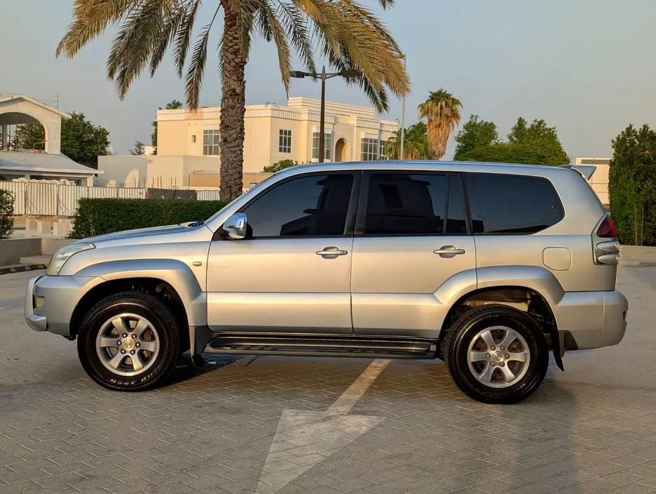 Toyota Prado GX GCC Specs V4 2.7L Interior and Exterior Excellent Condition