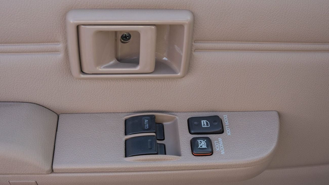 Toyota Land Cruiser Pick Up 2025 Toyota Land Cruiser LC 79 4.0L SC AT Petrol Basic w/ Fridge (White)