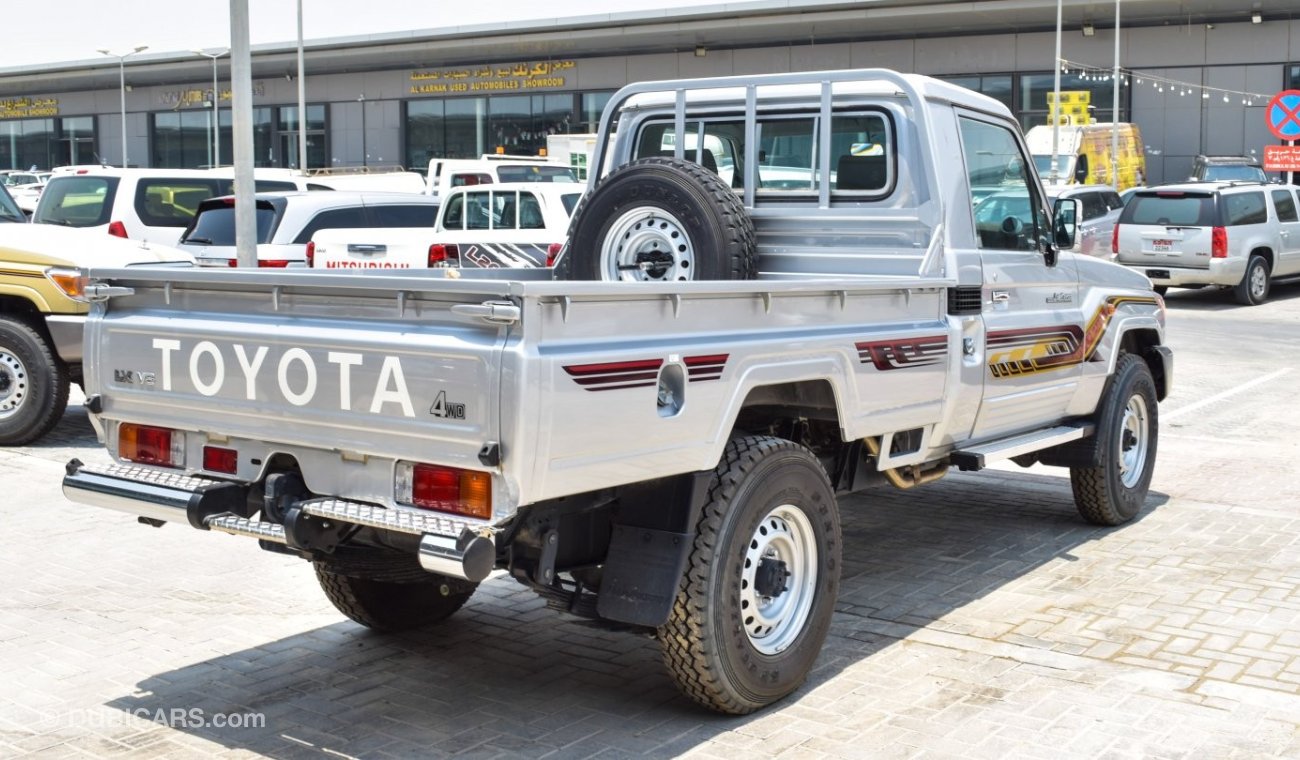 Toyota Land Cruiser Pick Up LX V6 4/4 Petrol Silver ,Difflock ,Wooden interior,power window , centre lock,