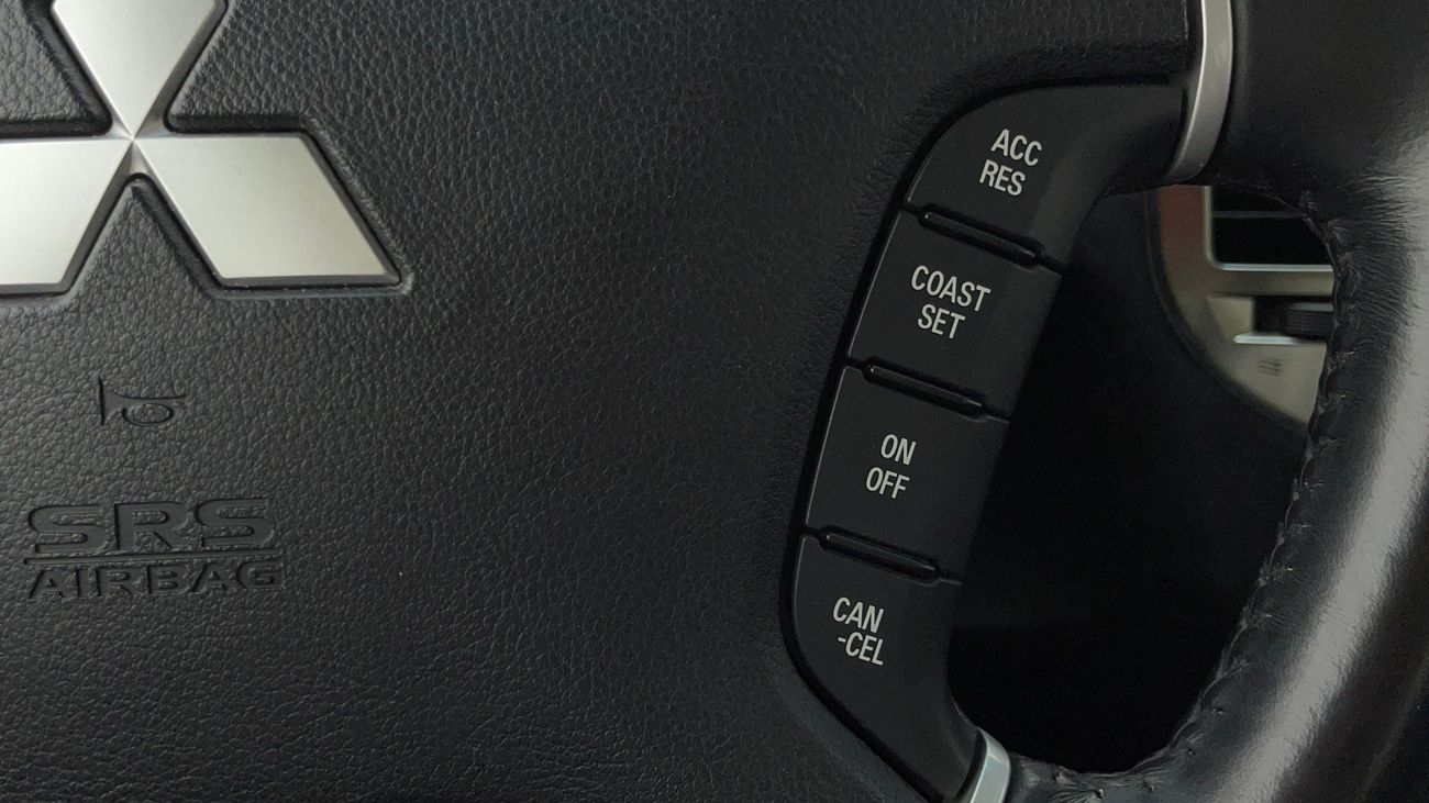 ميتسوبيشي باجيرو GLS TOP 3 | بدون دفعة مقدمة | اختبار القيادة في المنزل