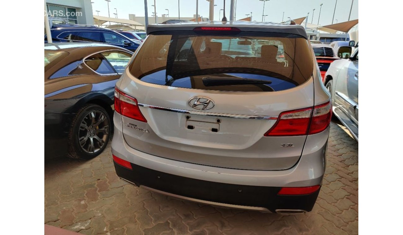 Hyundai Santa Fe 2015 V6 GCC specs grand Santa Fe 3.3 ltr 2nd options