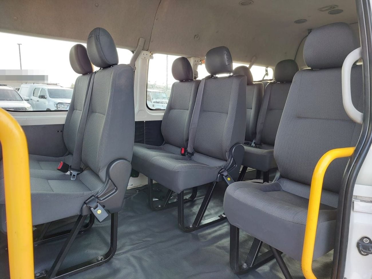 Toyota Hiace TOYOTA HIACE COMMUTER VAN RHD 2018 MODEL 3.0 L DIESEL AUTOMATIC(PM35933)