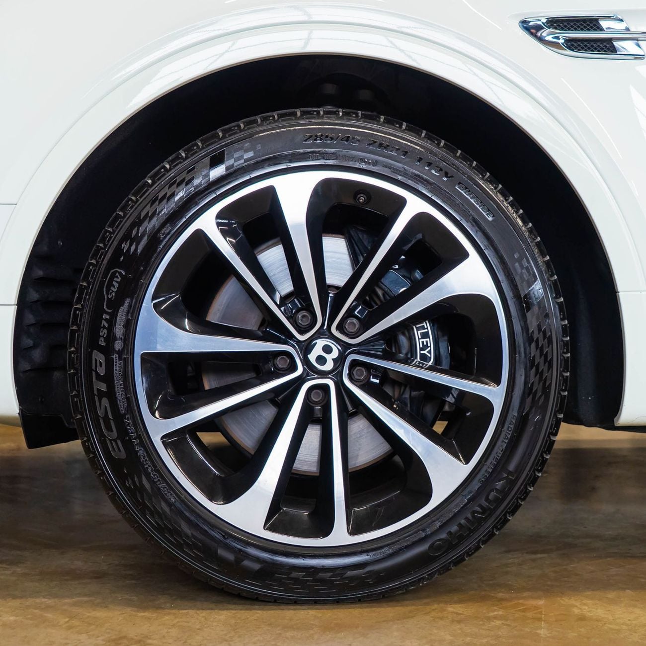 بنتلي بينتايجا AED 5,448 P.M • 0% Downpayment • Bentley Bentayga • 1 Year WarrantyAED 5,448 P.M • 0% Downpayment •