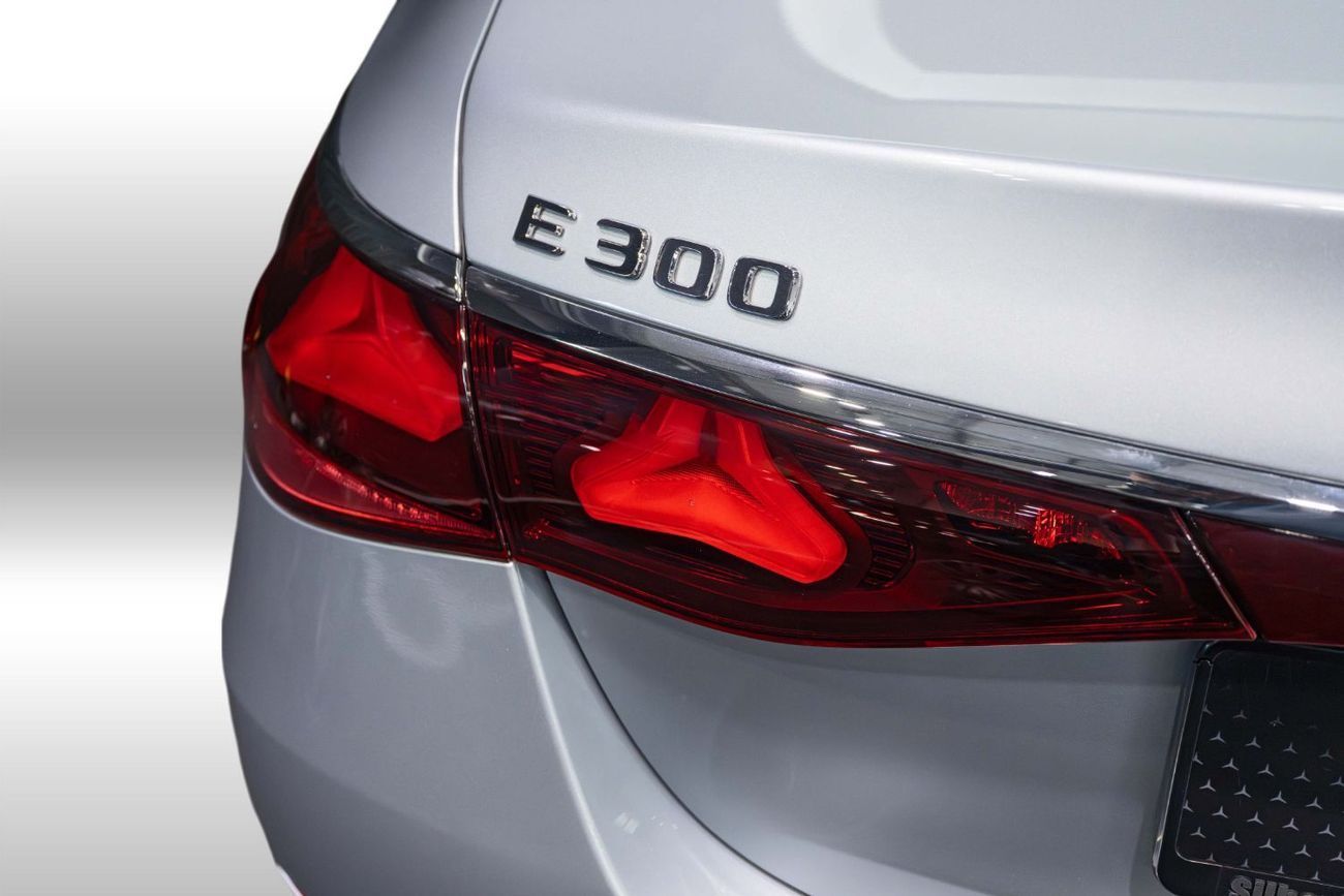 مرسيدس بنز E300 3.0L SALOON