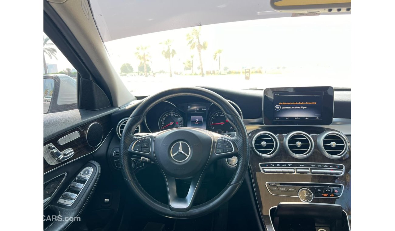 مرسيدس بنز C 300 لاكجري