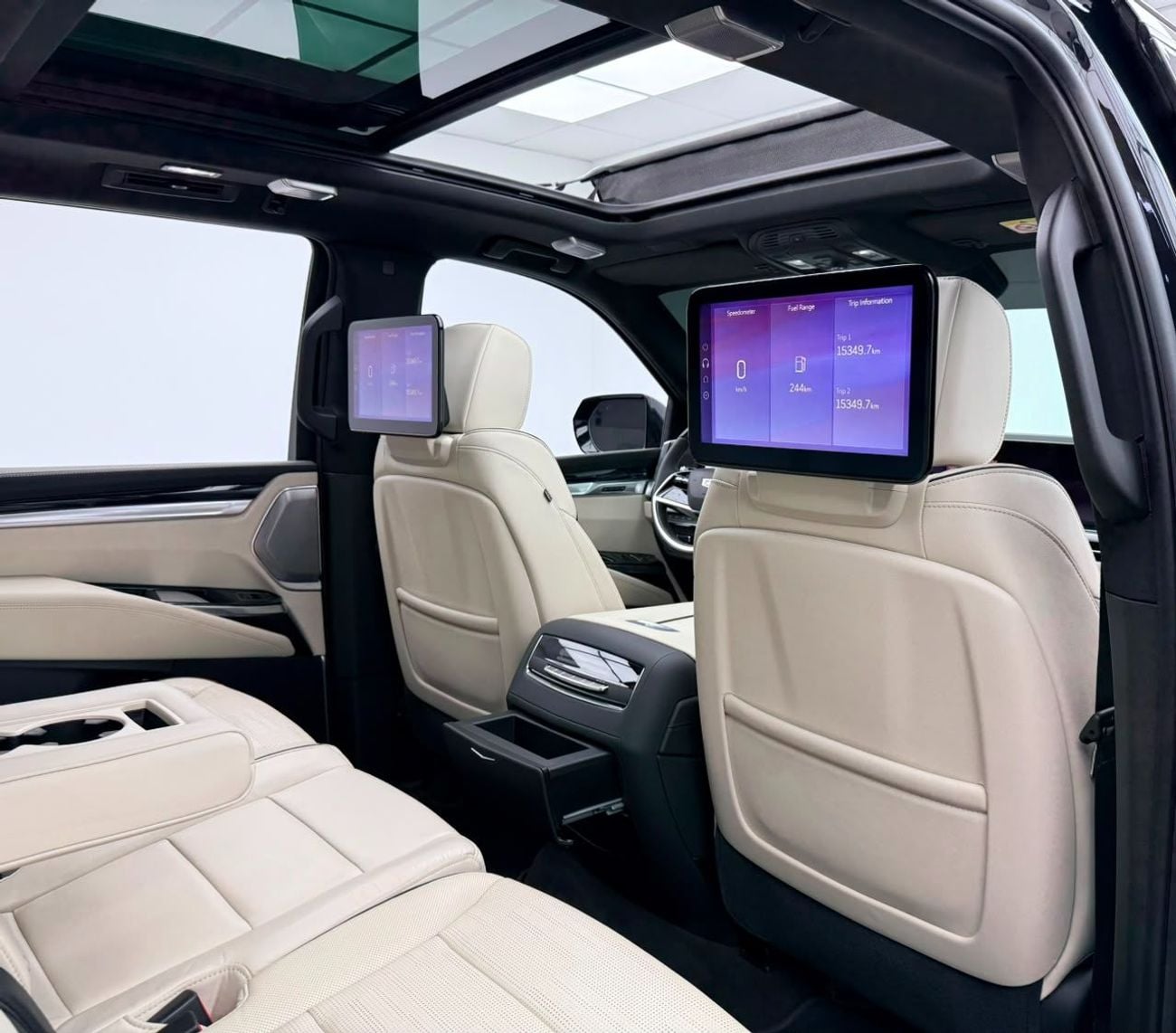 Cadillac Escalade SPORT PLATINUM 2025 Cadillac Escalade Sport Platinum, 2030 Cadillac Warranty + Service Pack, Low Km, 8 Seater, GCC