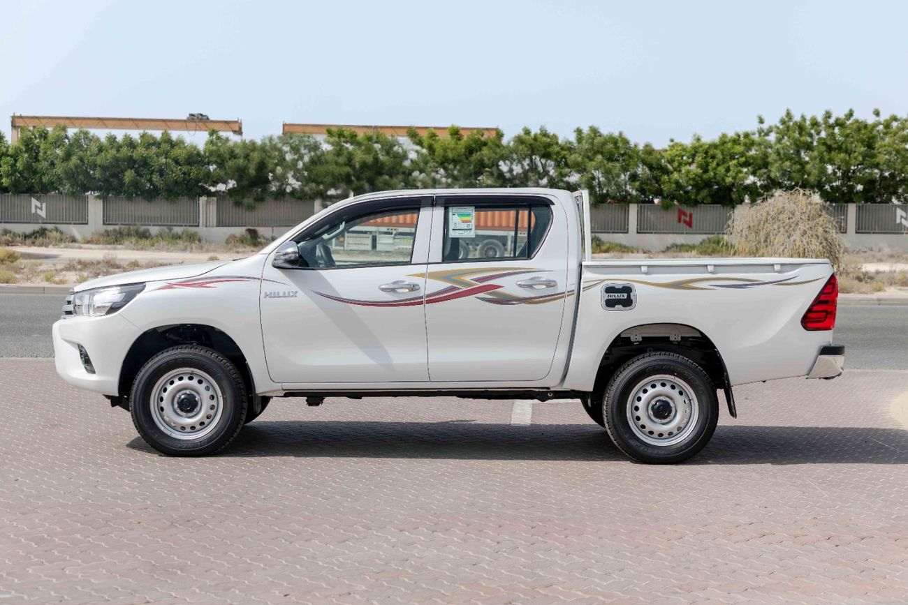 تويوتا هيلوكس 2.4L - Platinum White Pearl Inside Maroon | Export Only