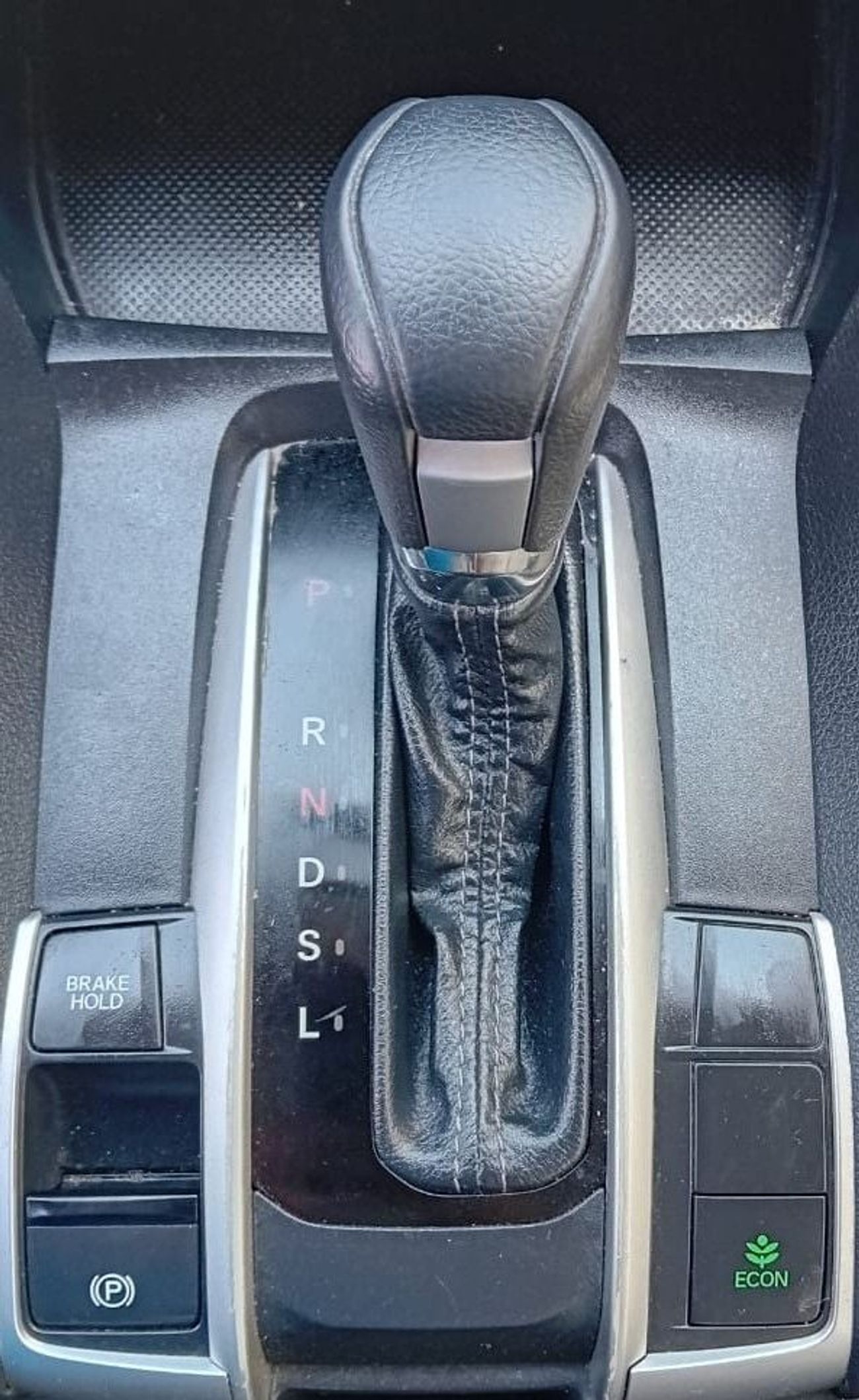 هوندا سيفيك هوندا سيفيك 2020 سياره خلجيه  بحالة ممتازه صبغ وكاله بدون حوادث  ممشى  KM115.000 بسعر 48000 درهم