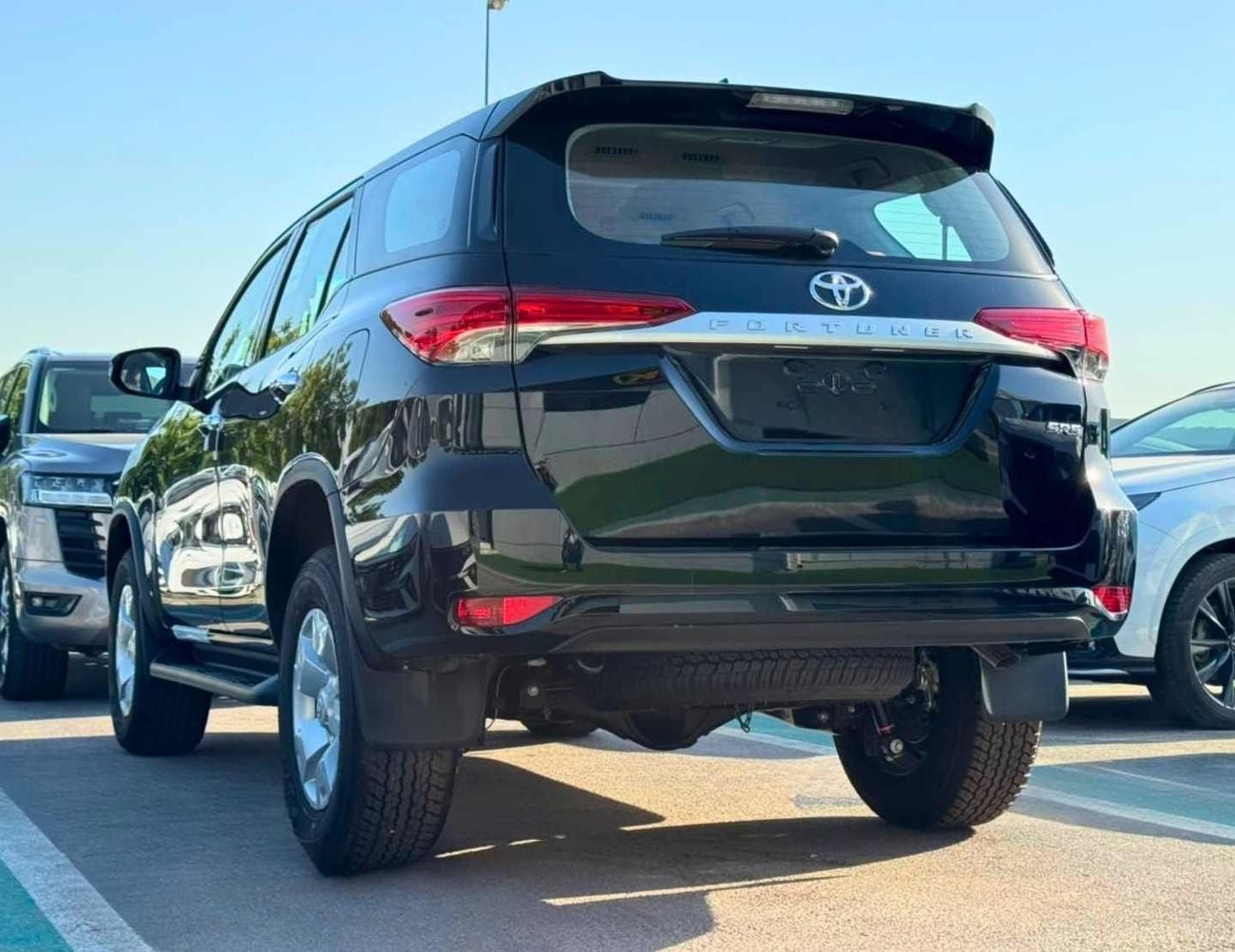 تويوتا فورتونر EXR SR5 MID OPTION , OM || 2.7L PETROL V4 A/T 4WD / AUTO AC  (CODE # FPE1)