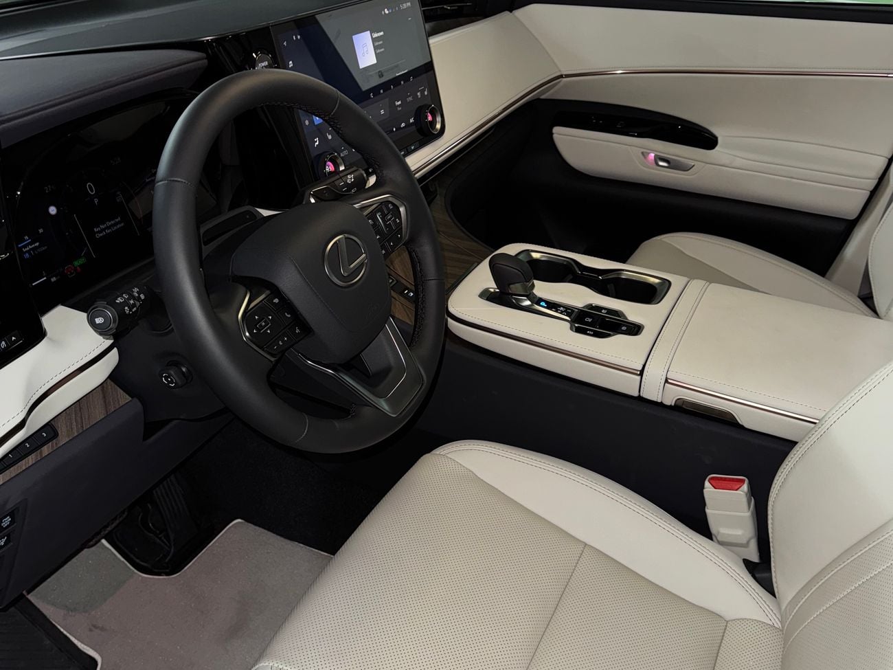 Lexus LM 350h 4 Seats (VIP Configuration)