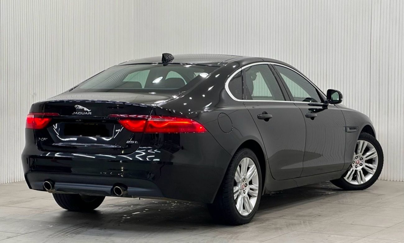 جاكوار XF