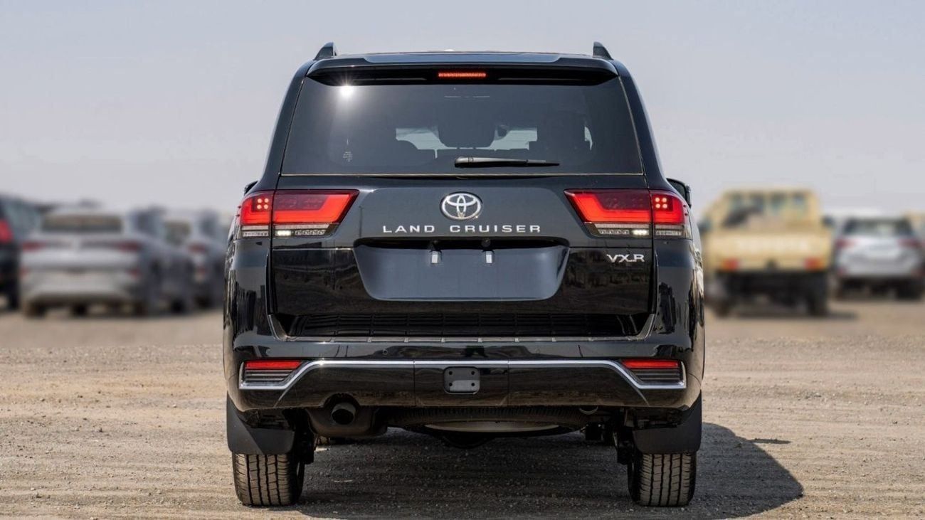 تويوتا لاند كروزر Toyota land cruiser VXR 3.5L Petrol Full Option 2025