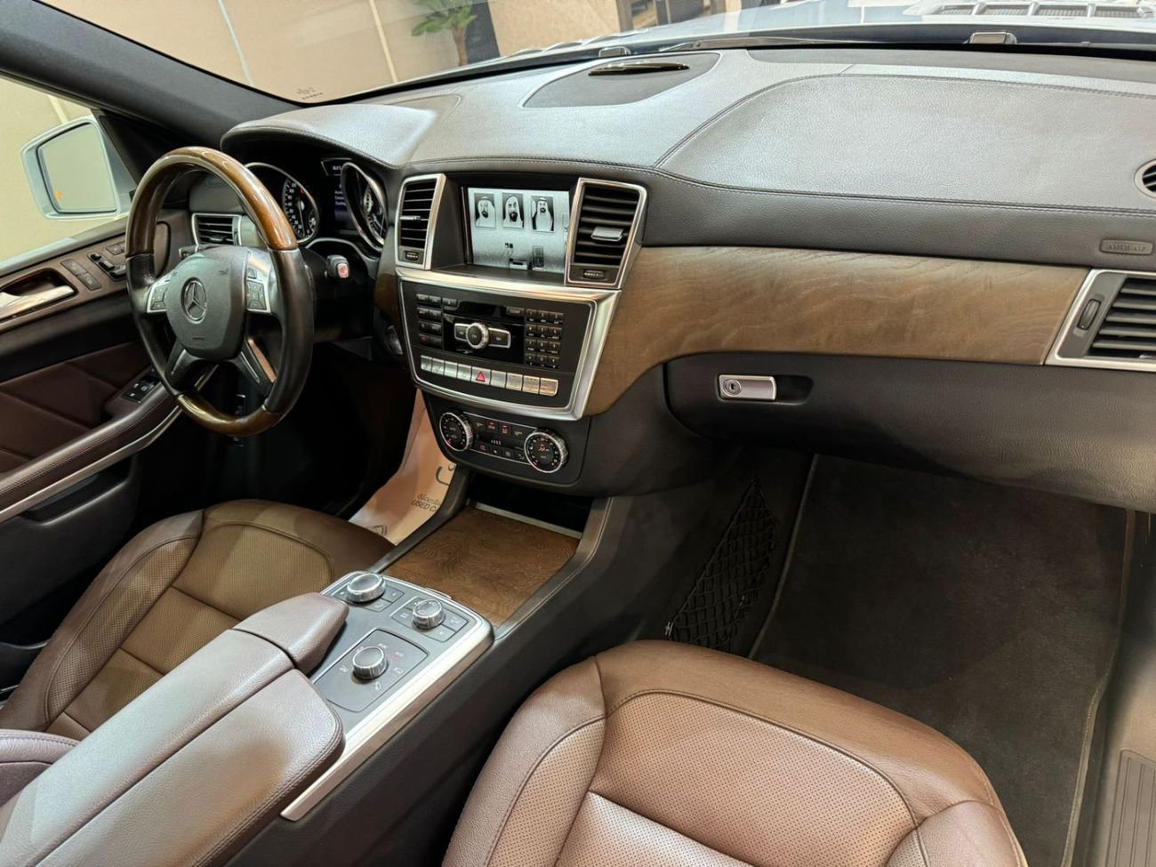 Mercedes-Benz GL 500 Std 4.7L AMG MERCEDES GL500 V8 || GCC || ACCIDENT FREE || AMAZING CONDITION II FULLY LOADED || LOW M