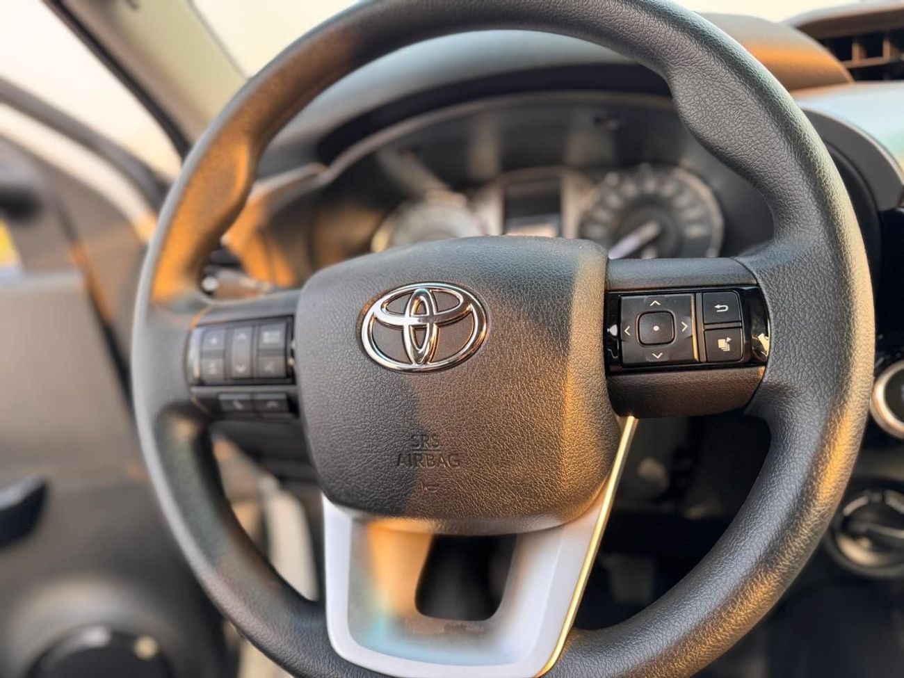 تويوتا هيلوكس  2.7L AWD M/T