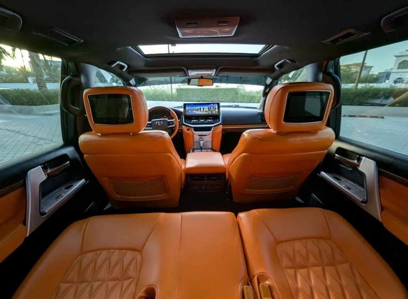 تويوتا لاند كروزر Toyota landcruise 2015Model GXR Top Full option Facelifted 2026 4.0L v6 petrol Engine Colour White p