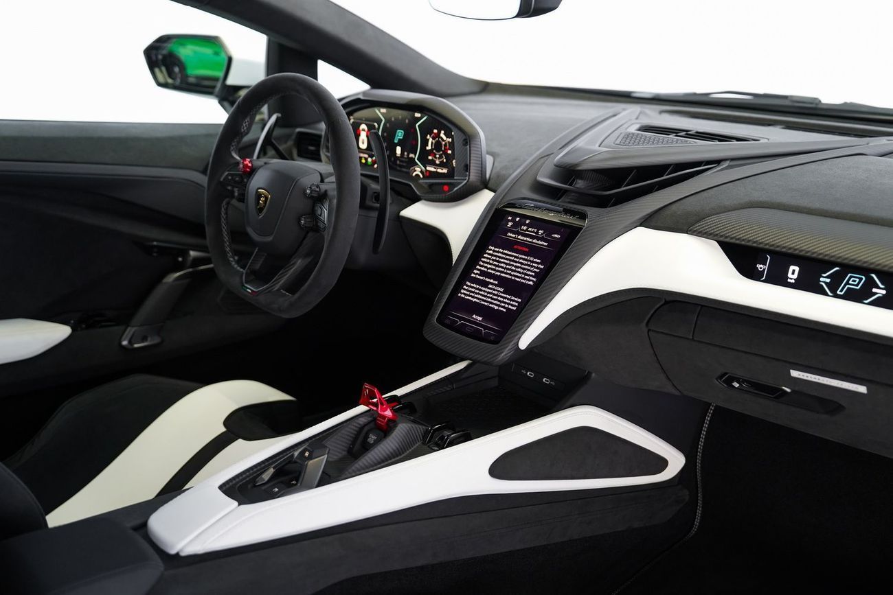 لامبورغيني ريفويلتو 6.5L V12 Hybrid