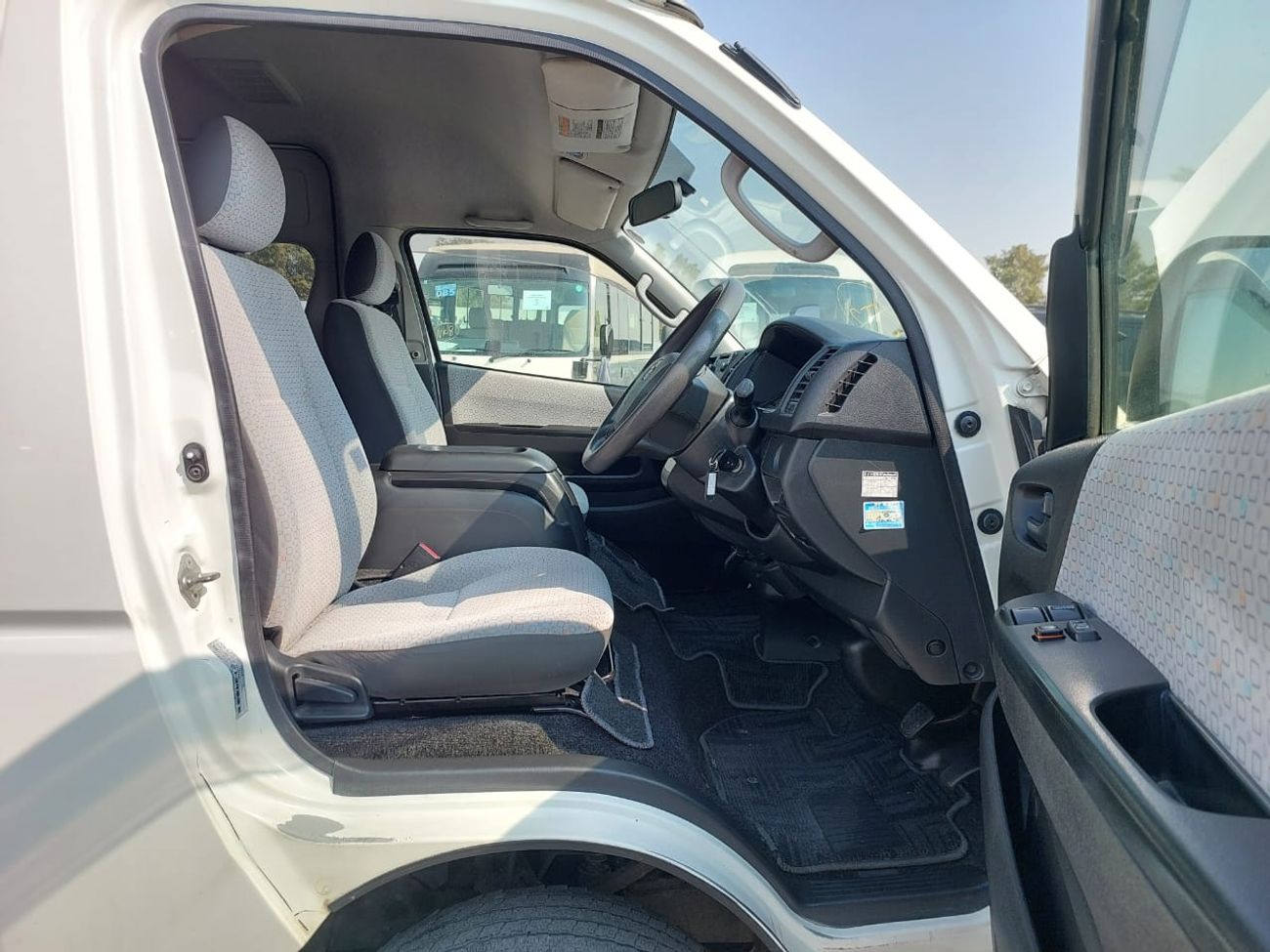 Toyota Hiace TOYOTA HIACE COMMUTER VAN RHD 2015 MODEL 2.7 L PETROL AUTOMATIC(PM07411)