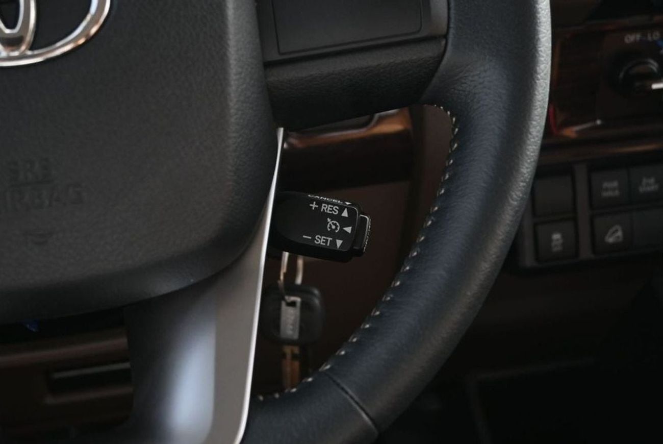 تويوتا لاند كروزر بيك آب Toyota Land Cruiser Pickup  4.0L V6, Petrol, 4WD, Model 2025, Color White (Export Price)