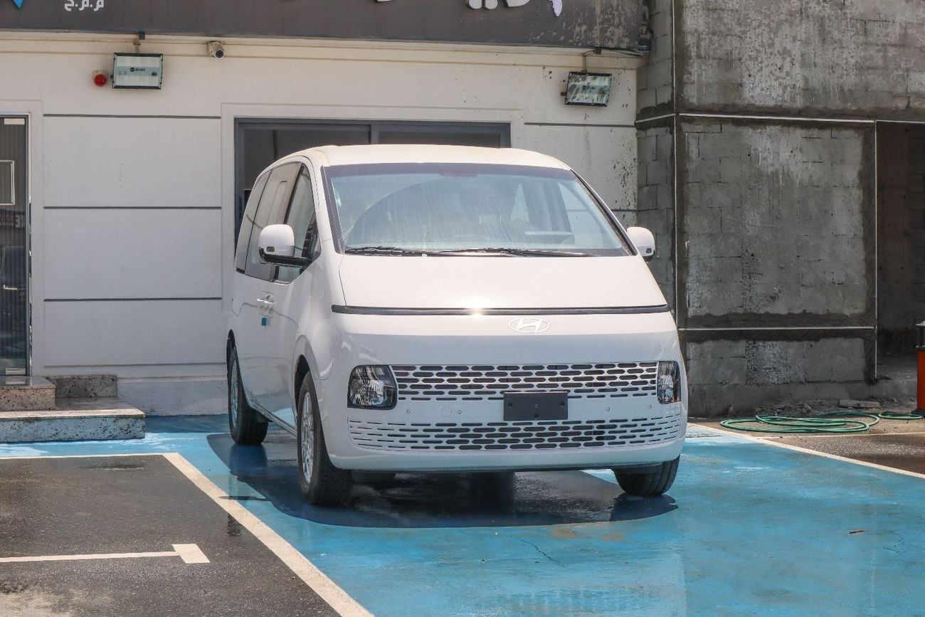 Hyundai Staria COMFORT Hyundai staria 3.5L 2025model A/T 11 seaters