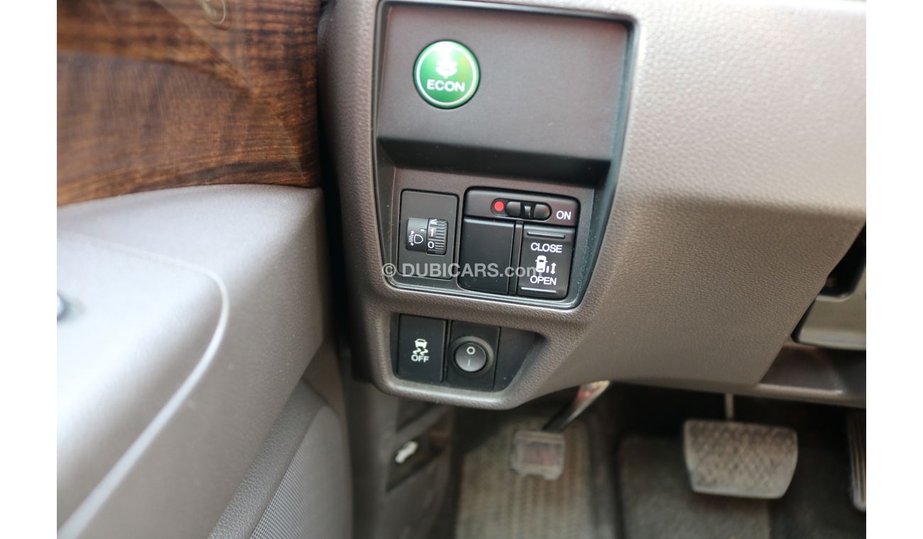 Honda Odyssey 8 SEATER FAMILY SUV WITH GCC SPEC