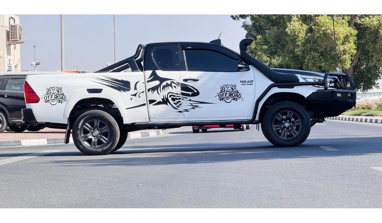 Toyota Hilux SMART CAB | RHD | 2.8L DIESEL ENGINE | MANUAL TRANSMISSION | 2016 | PREMIUM BULL BAR | AIR SNORKEL