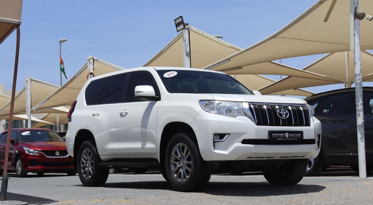 Toyota Prado EXR 4.0L 4WD Toyota Prado - 2019 - GCC - 4.0L - 6 (V )- 7 Seats - 4*4 - Excellent Condition Inside a