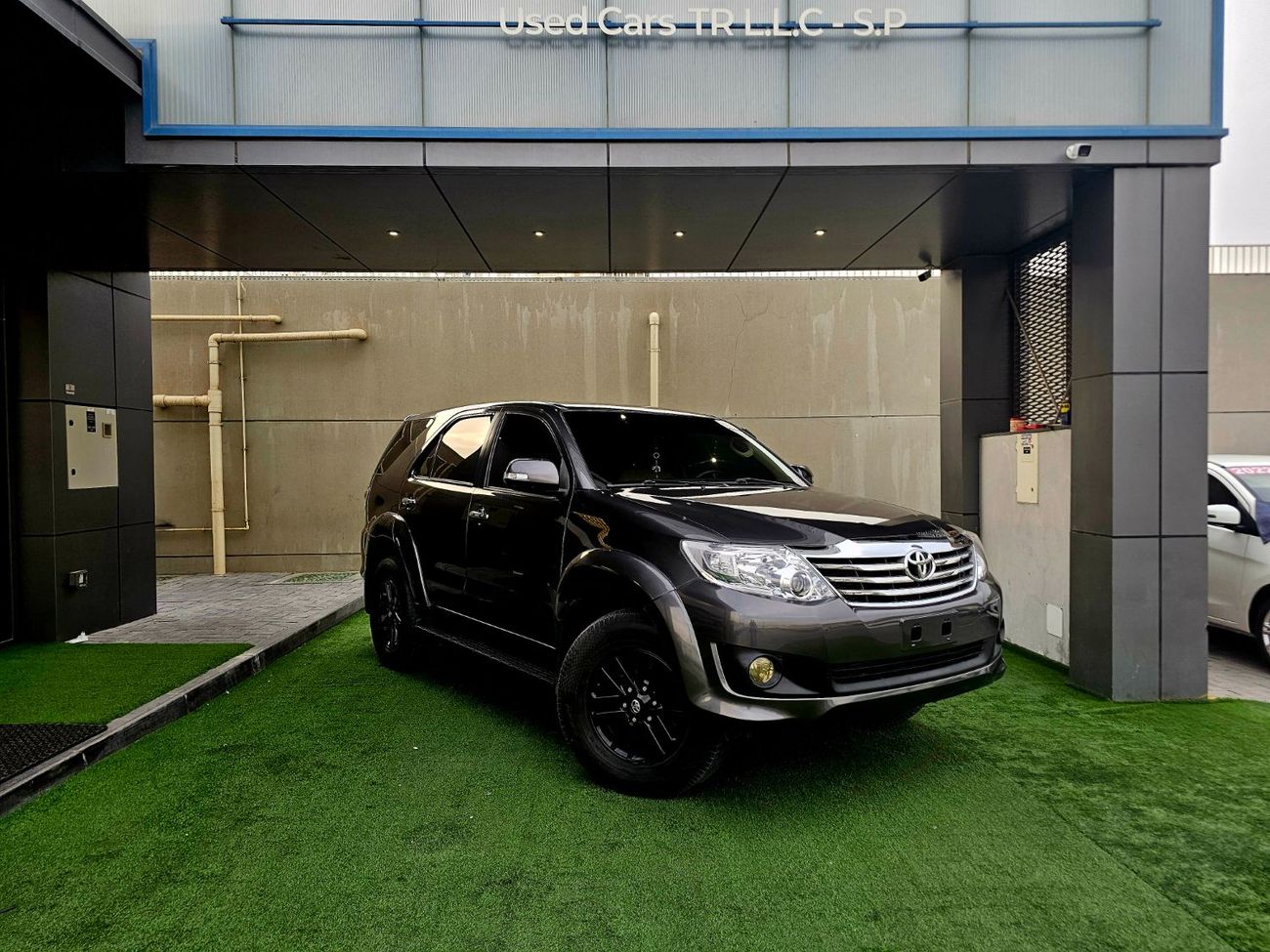 Toyota Fortuner EXR/ V4 2.7L 4WD/ LEATHER DVD/ LOW MILEAGE