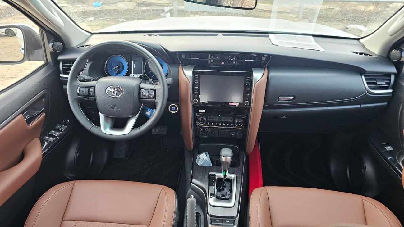 Toyota Fortuner 4.0 GXR V6 2026MODEL WHITE INSIDE BURGUNDY