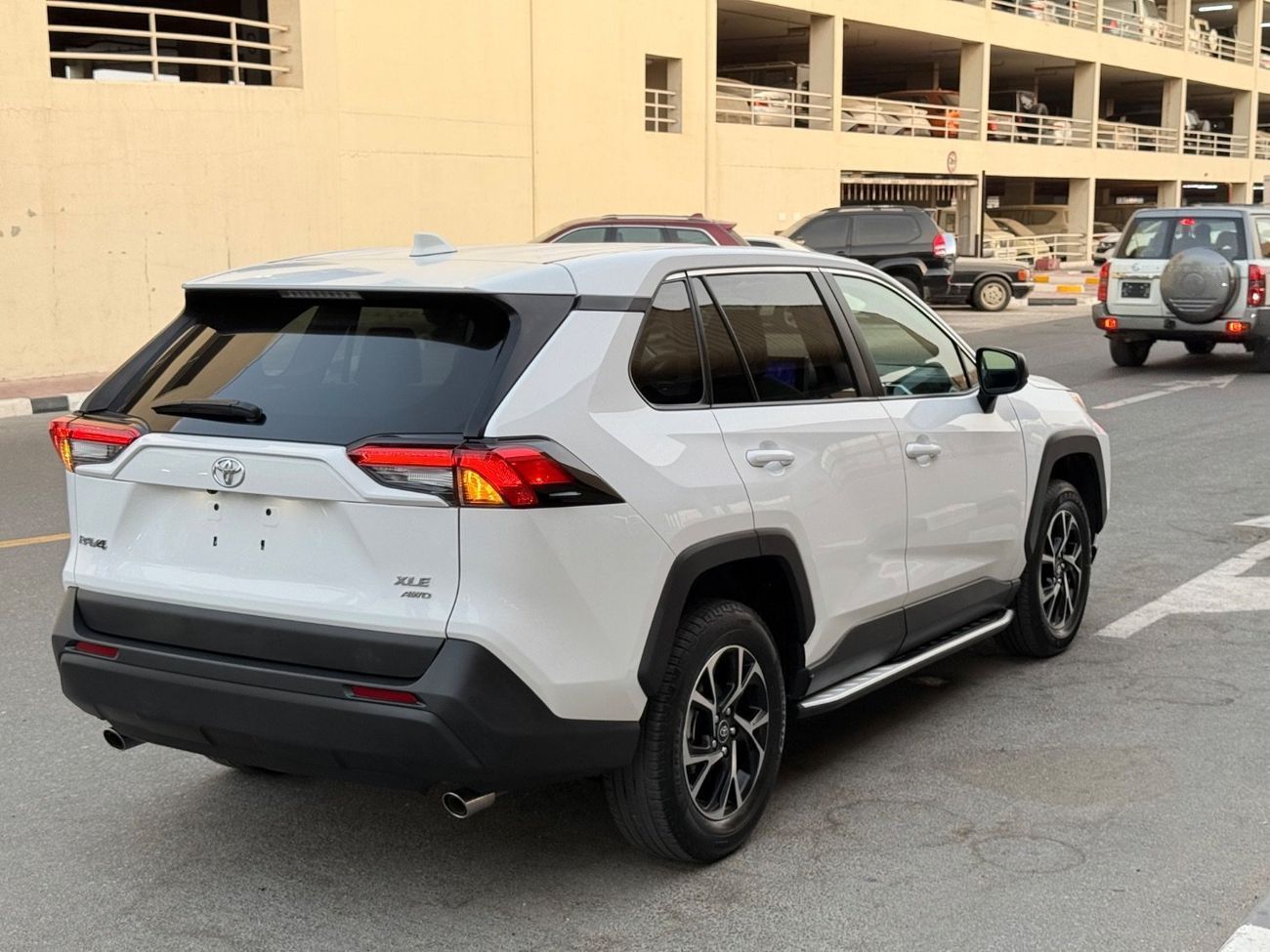 تويوتا راف ٤ 2024 XLE 4WD LEATHER SEATS 2.5 CANADA SPEC