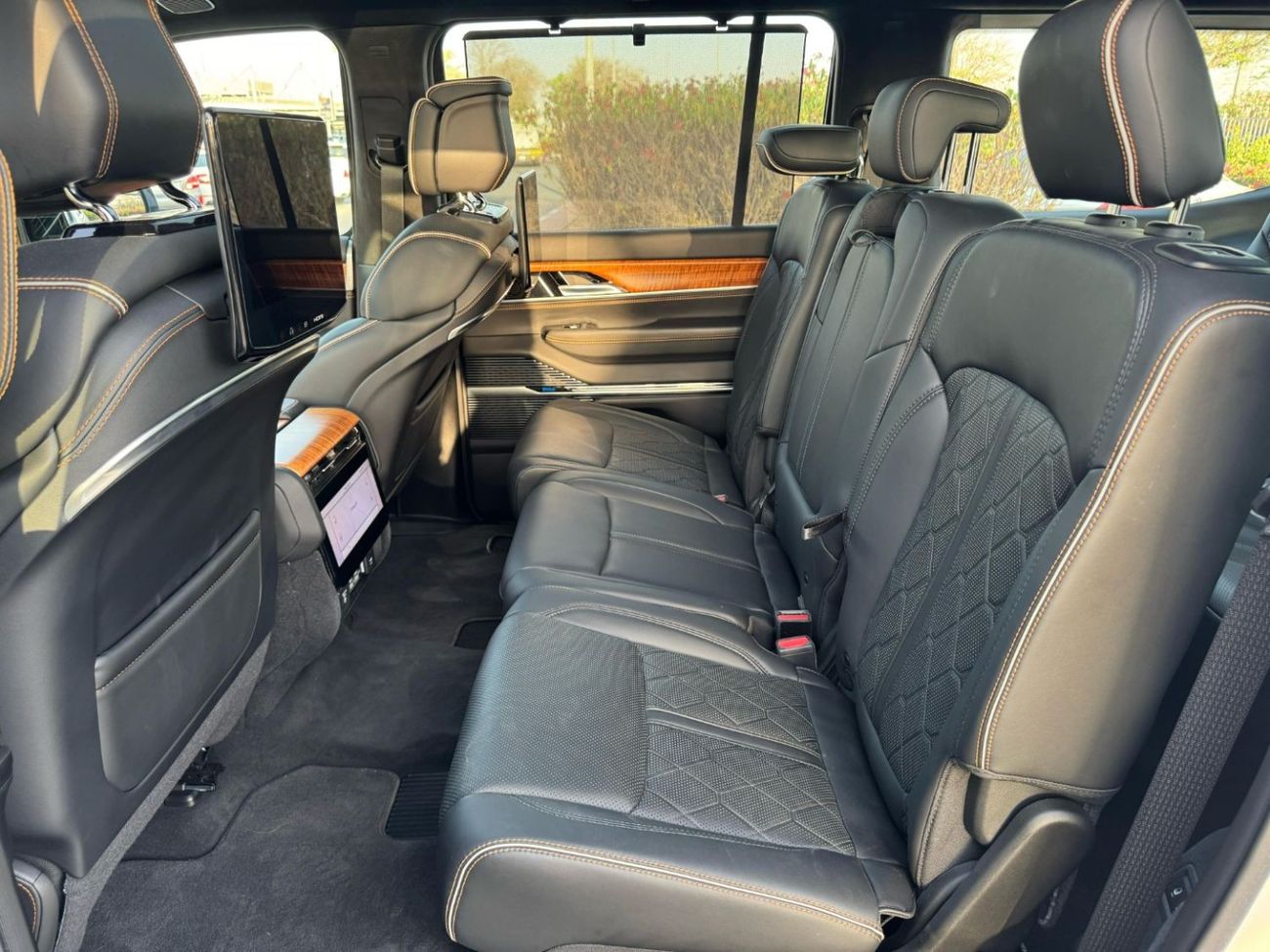 Jeep Grand Wagoneer 3.0T 4WD GCC SPEC UNDER WARRANTY AND SERVICE CONTRACT