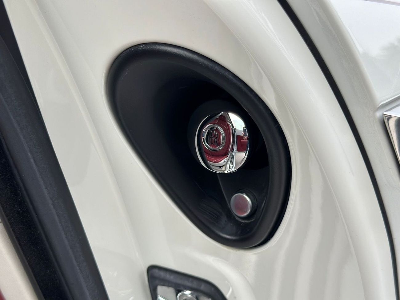 Rolls-Royce Wraith 2015 Rolls Royce Wraith | GCC Specs | 6.6L V12 | 624 HP | 66k KM | WHITE/RED | Starlight Headliner |