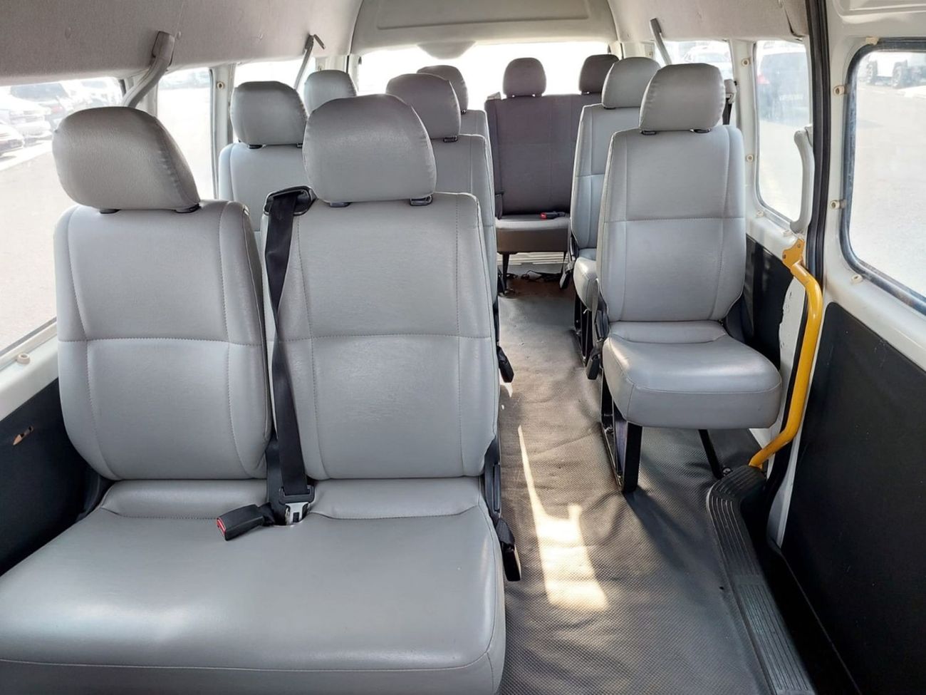 تويوتا هاياس TOYOTA HIACE COMMUTER VAN RIGHT HAND DRIVE(PM64467)