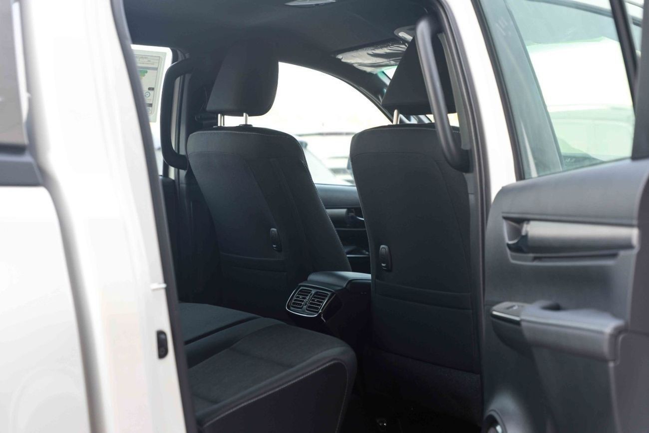 Toyota Hilux 2025 TOYOTA HILUX ADVENTURE 4.0 - PLATINUM WHITE PEARL inside BLACK | Export Only