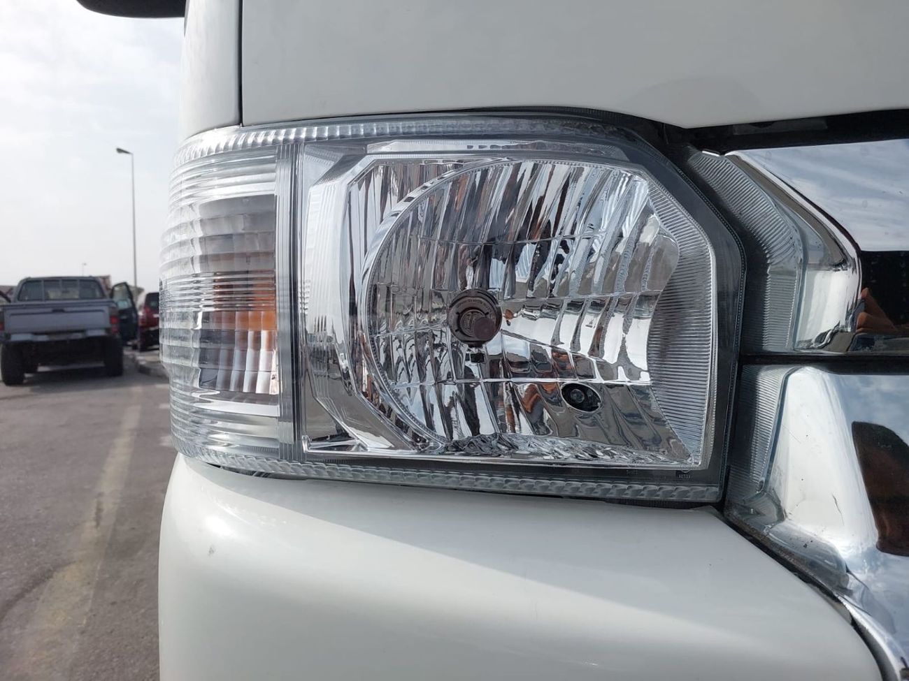 تويوتا هاياس (RAMADAN OFFER) TOYOTA HIACE COMMUTER VAN RHD 2018 MODEL 3.0 L DIESEL AUTOMATIC(PM21528)